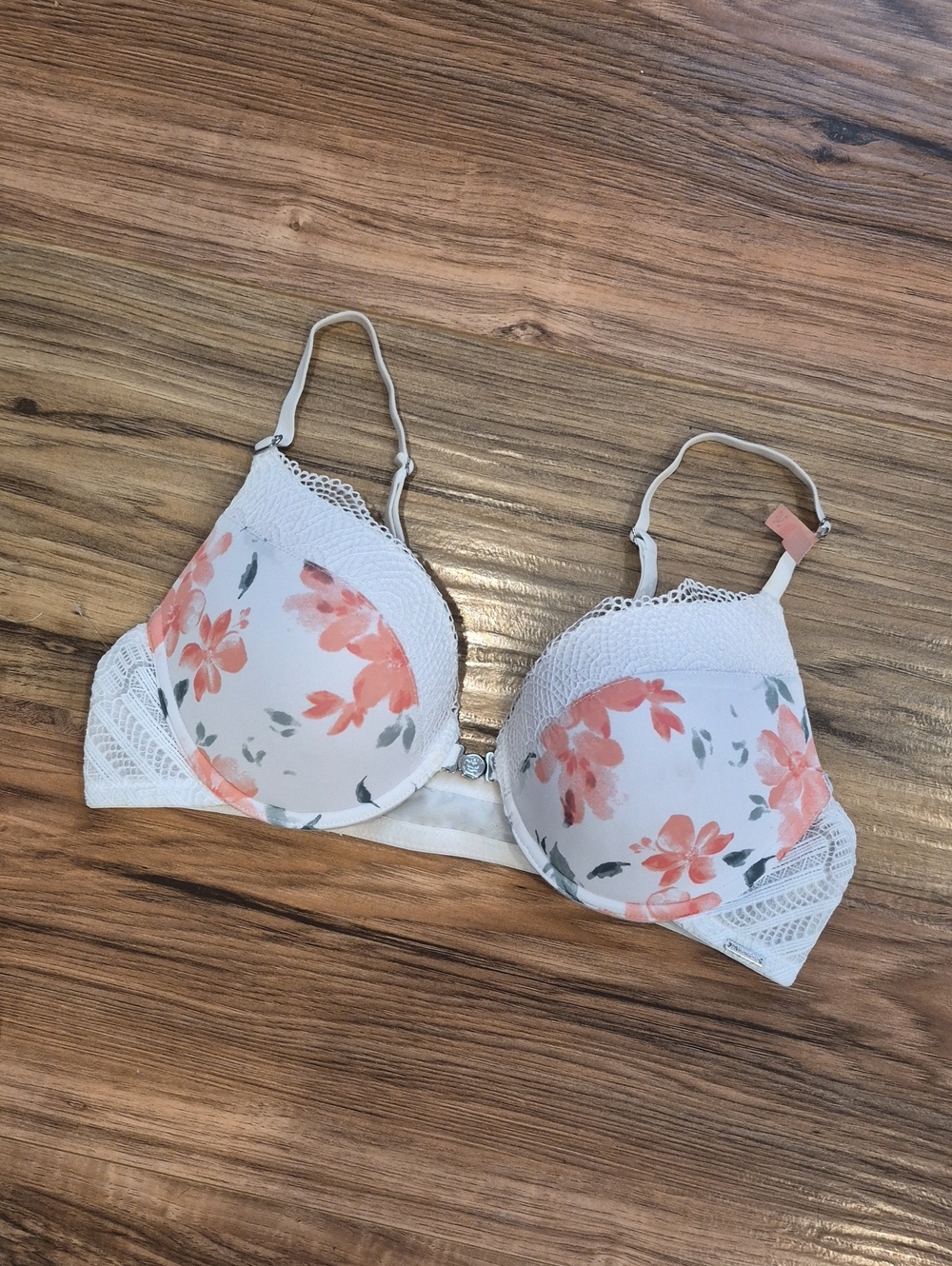 La Vie En Rose - Nwot - White Front Closure Bra with Coral Floral Print